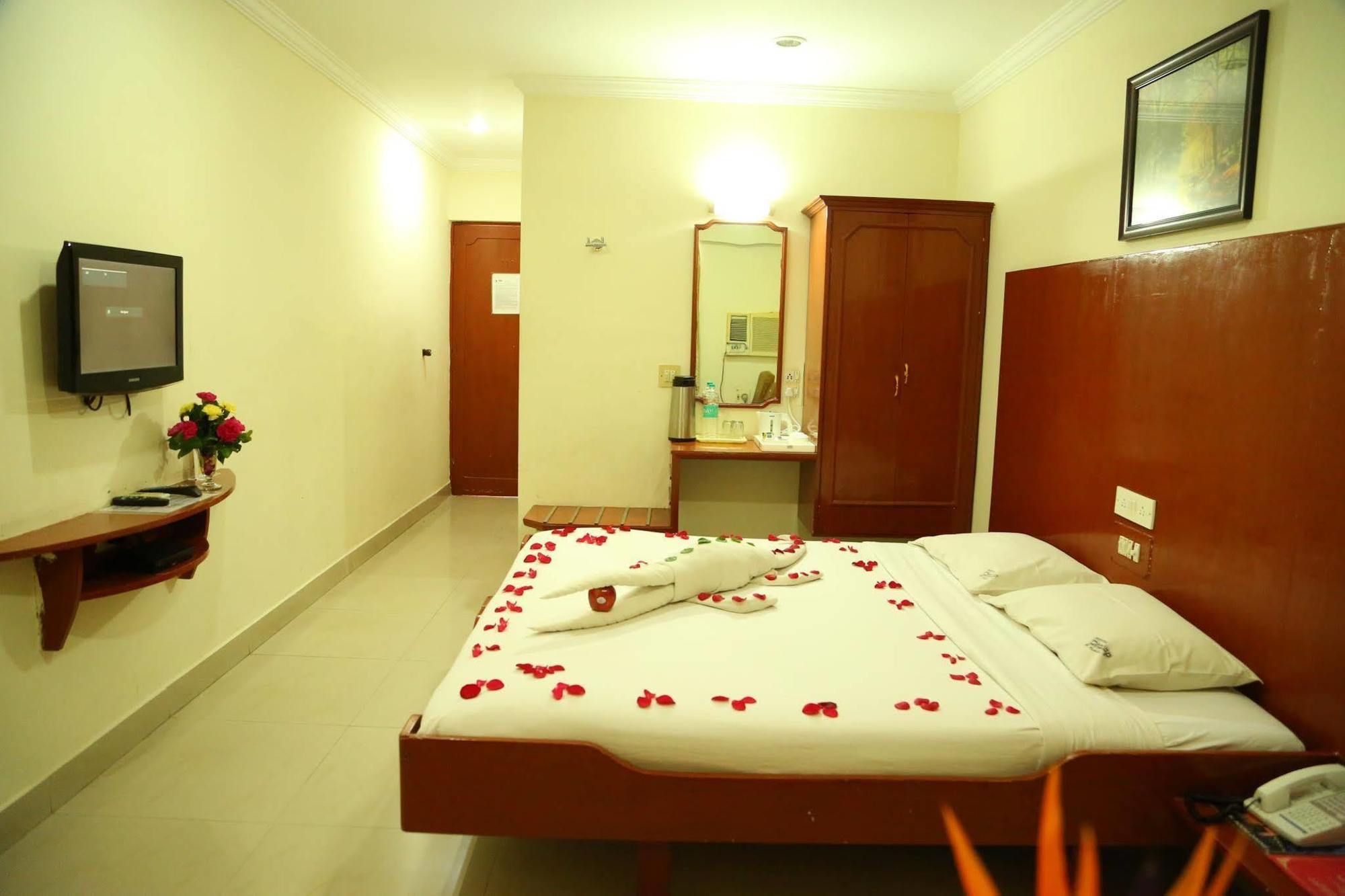 Hotel Sooriya Residency Chennai Exterior foto